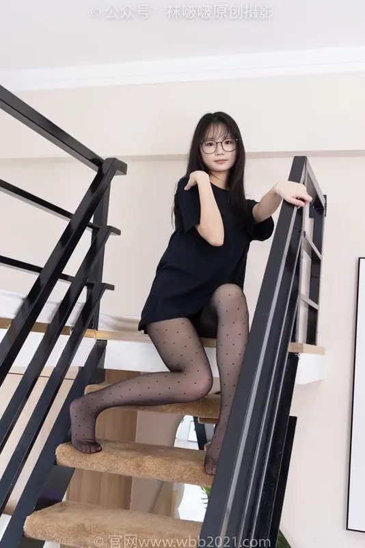 [BoBoSocks袜啵啵] NO.418 甜甜圈-板鞋、白棉袜、波点黑丝（脚尖透明款）（花絮版） - BoBoSocks袜啵啵